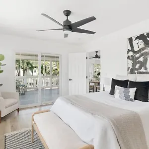  Apartment Serenity By The Sea Ultimate Beachfront Escape